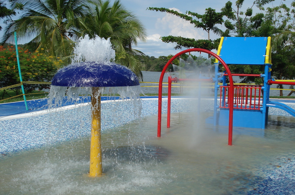 Peñaliza Girardot Parque Acuático Aquamundo Panamá